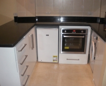 White Kitchen with Granite worktop in Makadi