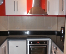 White Kitchen with Granite worktop in Makadi